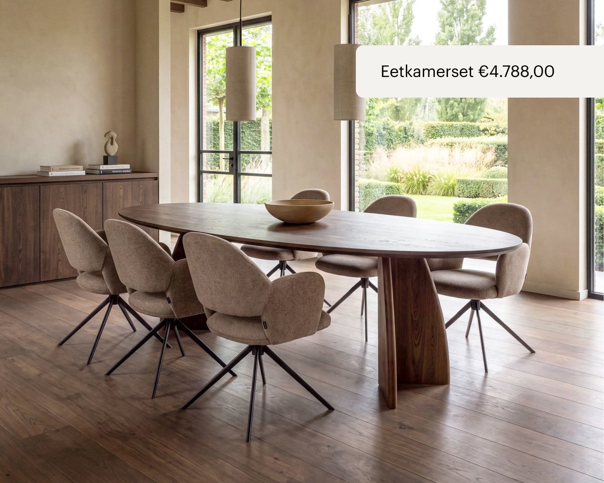 Donkere eikenhouten eettafel met eetkamerstoelen van Table du Sud