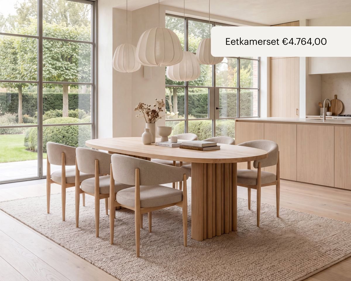 Eikenhouten eettafel in lichte kleur met Table du Sud Sélect eetkamerstoelen met lichte bekleding