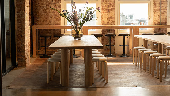 Lange rechthoekige vergadertafel in eikenhout van Table du Sud