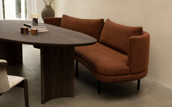 Leaf eettafel met Ziano eetkamerbank rood