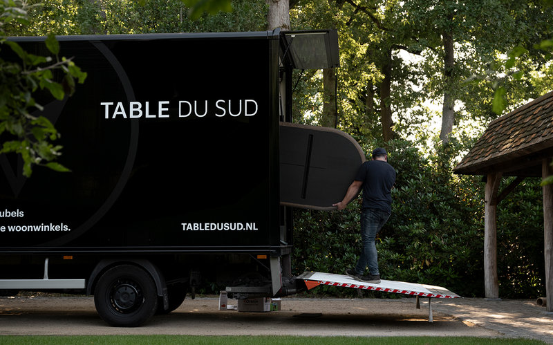Bezorging van je meubels van Table du Sud op gekozen moment