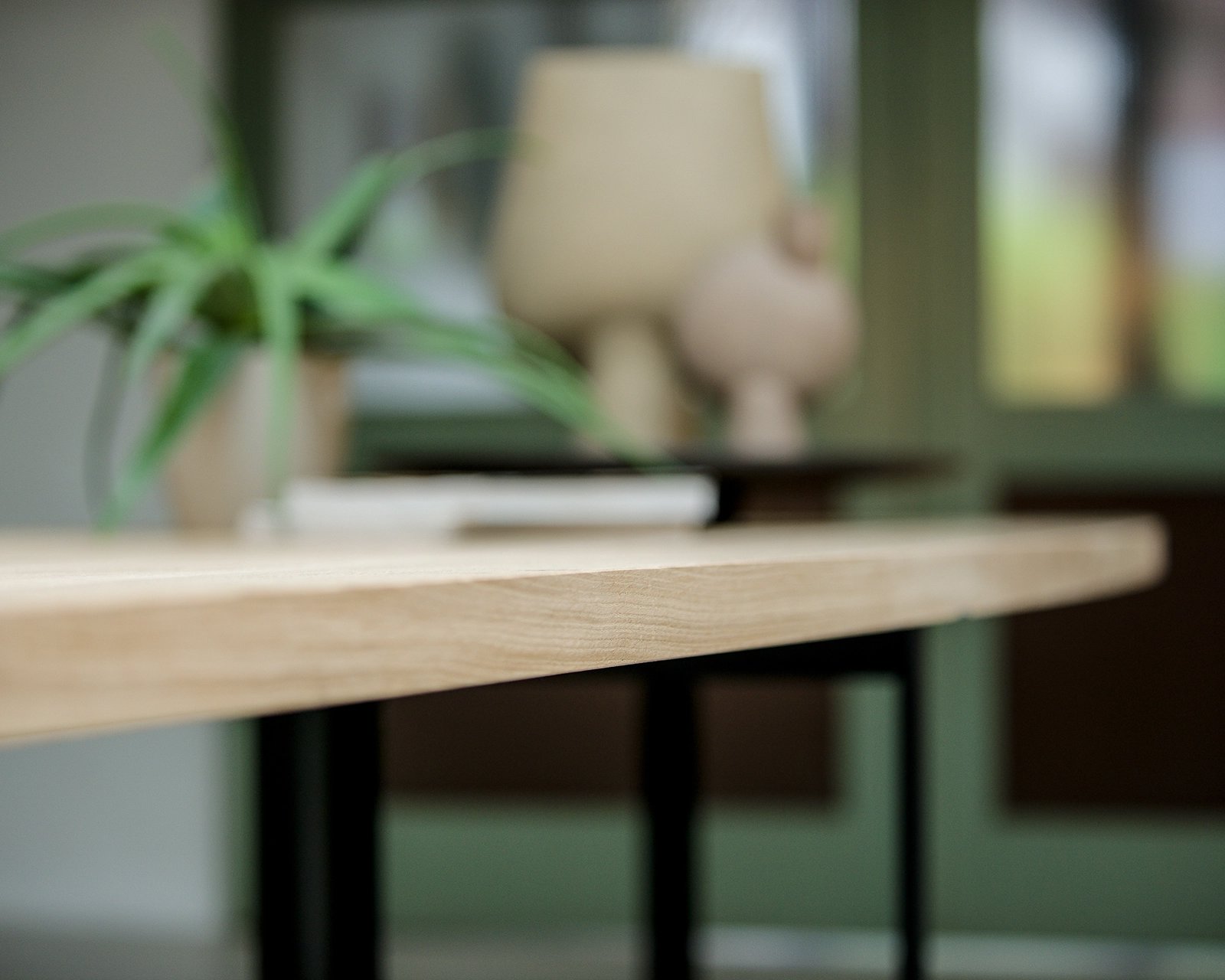 Ovale eettafel eikenhout met onderstel Marly | Table du Sud