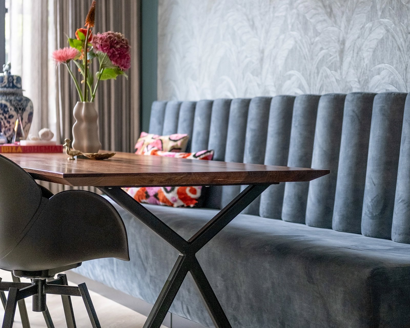 Rechthoekige_notenhouten_eettafel_lachaud7