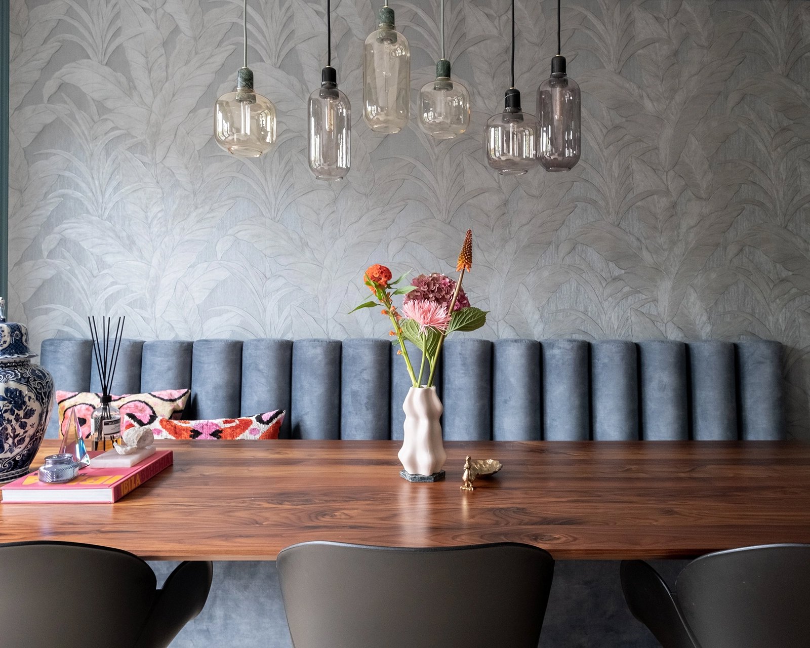 Rechthoekige_notenhouten_eettafel_lachaud6