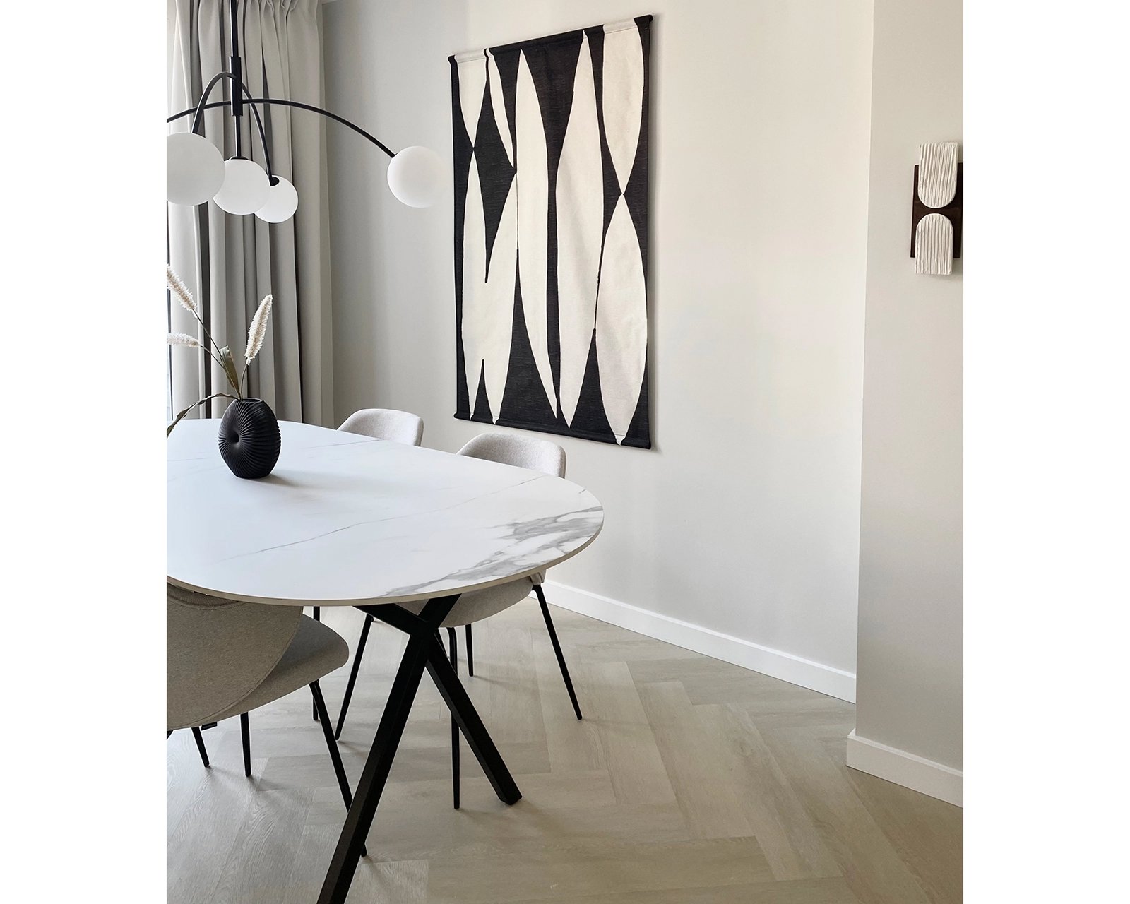 Halve cirkel keramische eettafel, statuario satin.