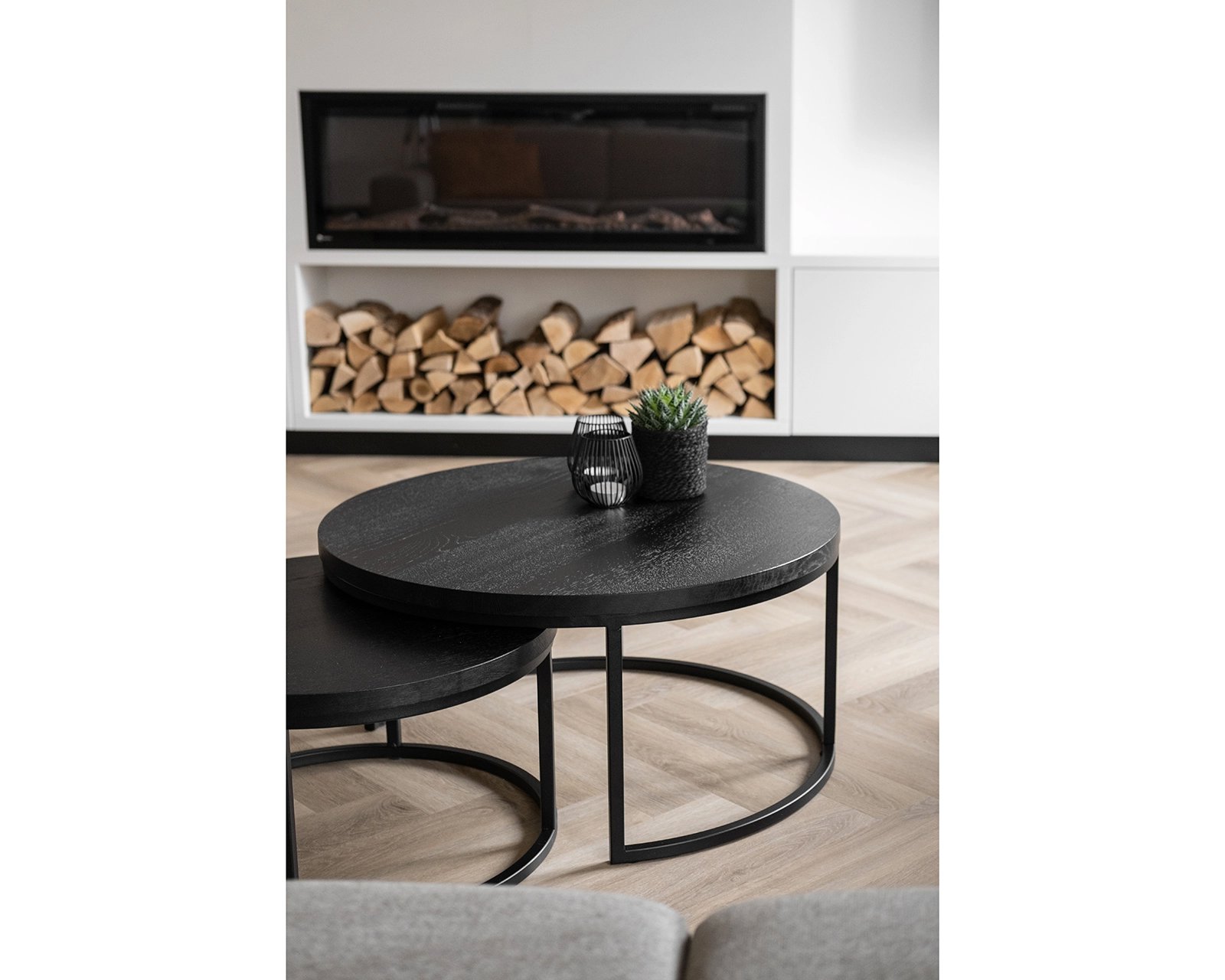 Ronde salontafel set Rondeaux. Afmeting: 80 en 60 cm in nieuw eiken, kleur deep black (9005).