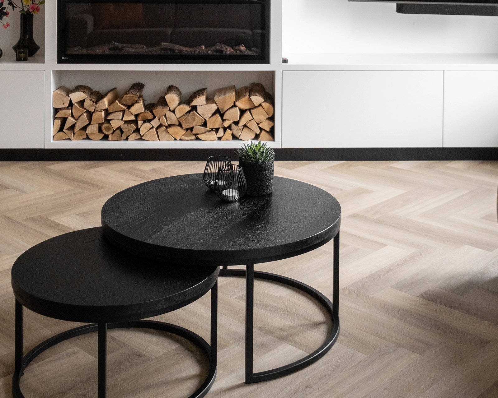 Ronde salontafel set Rondeaux. Afmeting: 80 en 60 cm in nieuw eiken, kleur deep black (9005).