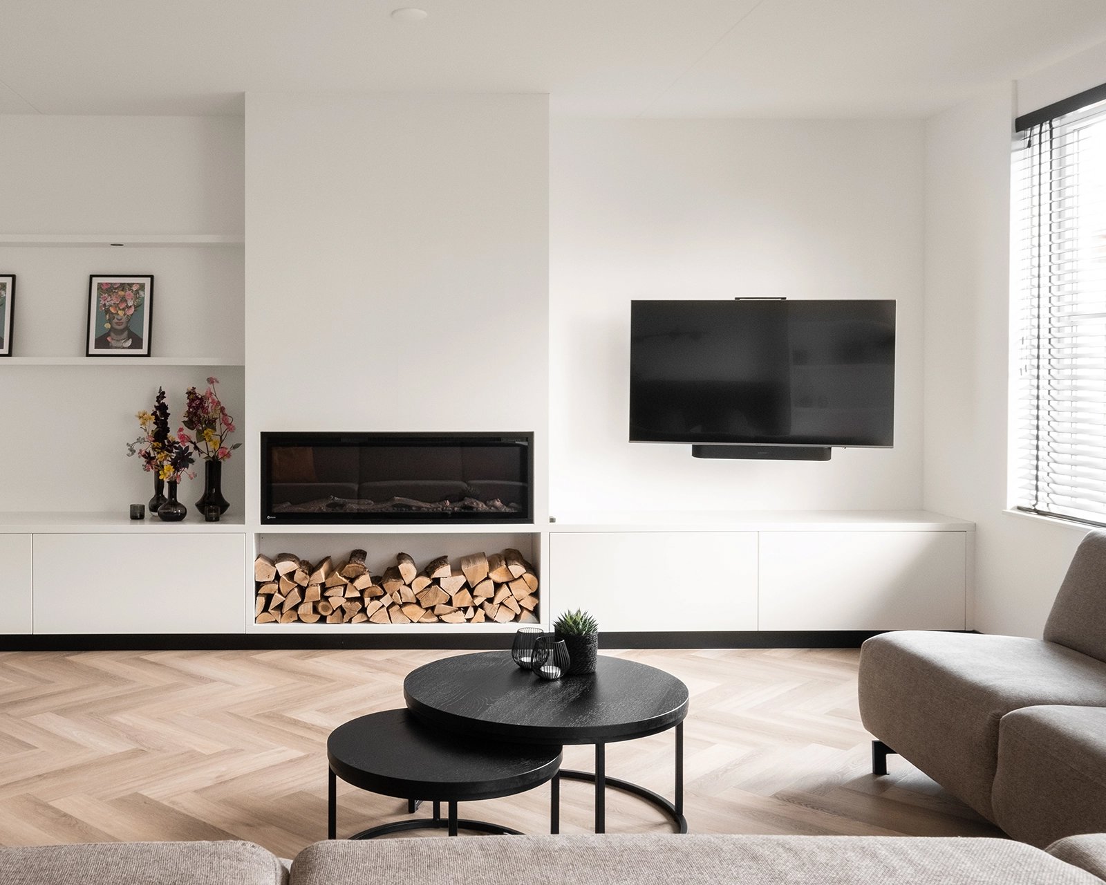 Ronde salontafel set Rondeaux. Afmeting: 80 en 60 cm in nieuw eiken, kleur deep black (9005).