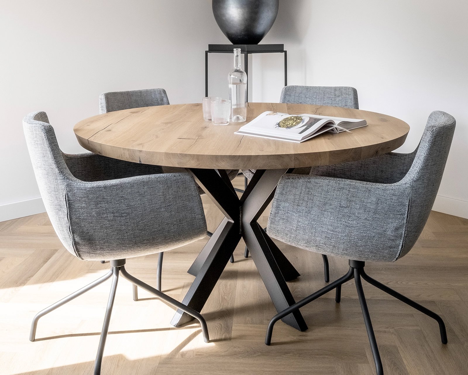 Ronde-eikenhouten-eettafel-Arlette