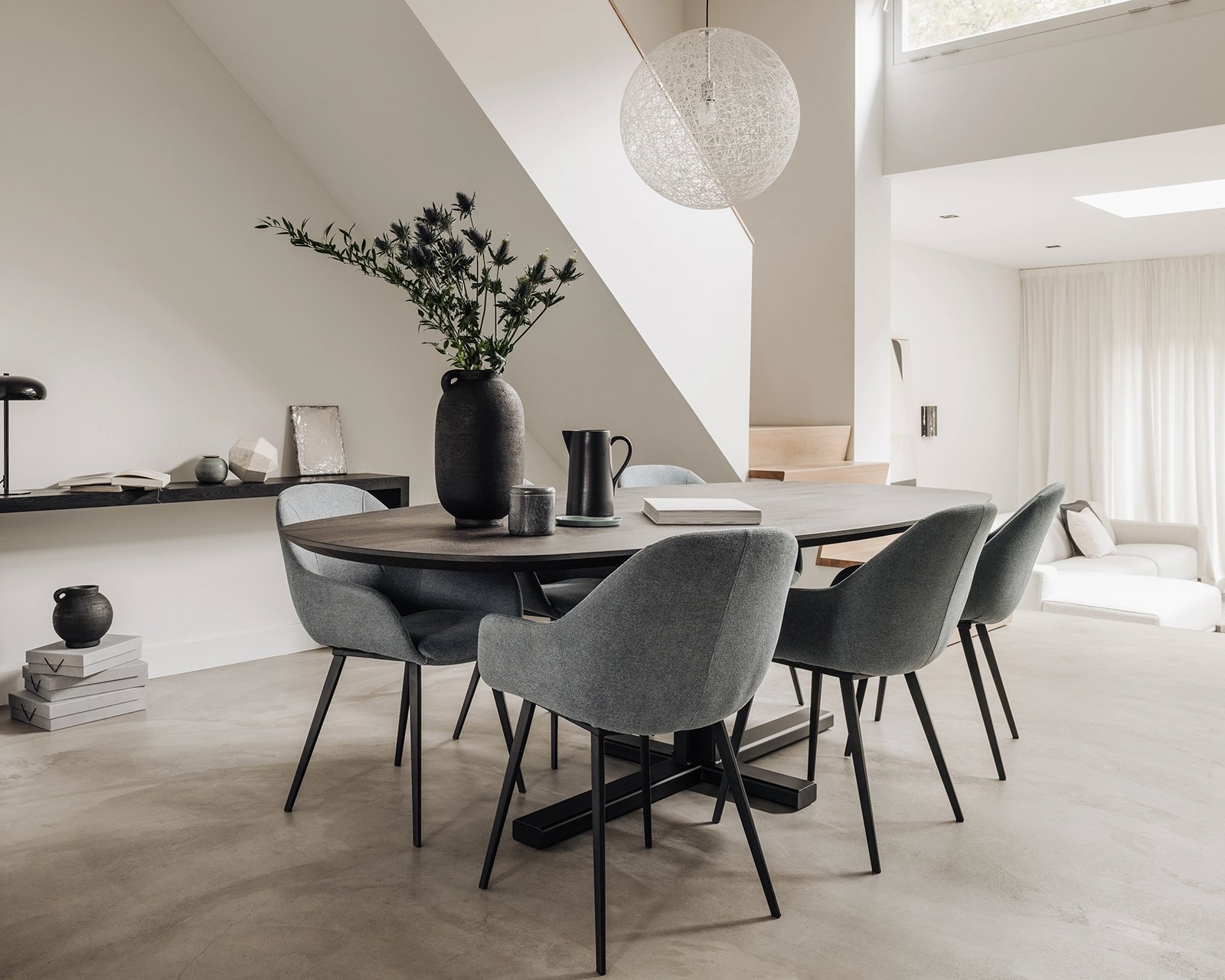 Deens-ovale-eettafel-Aron-Vertigo