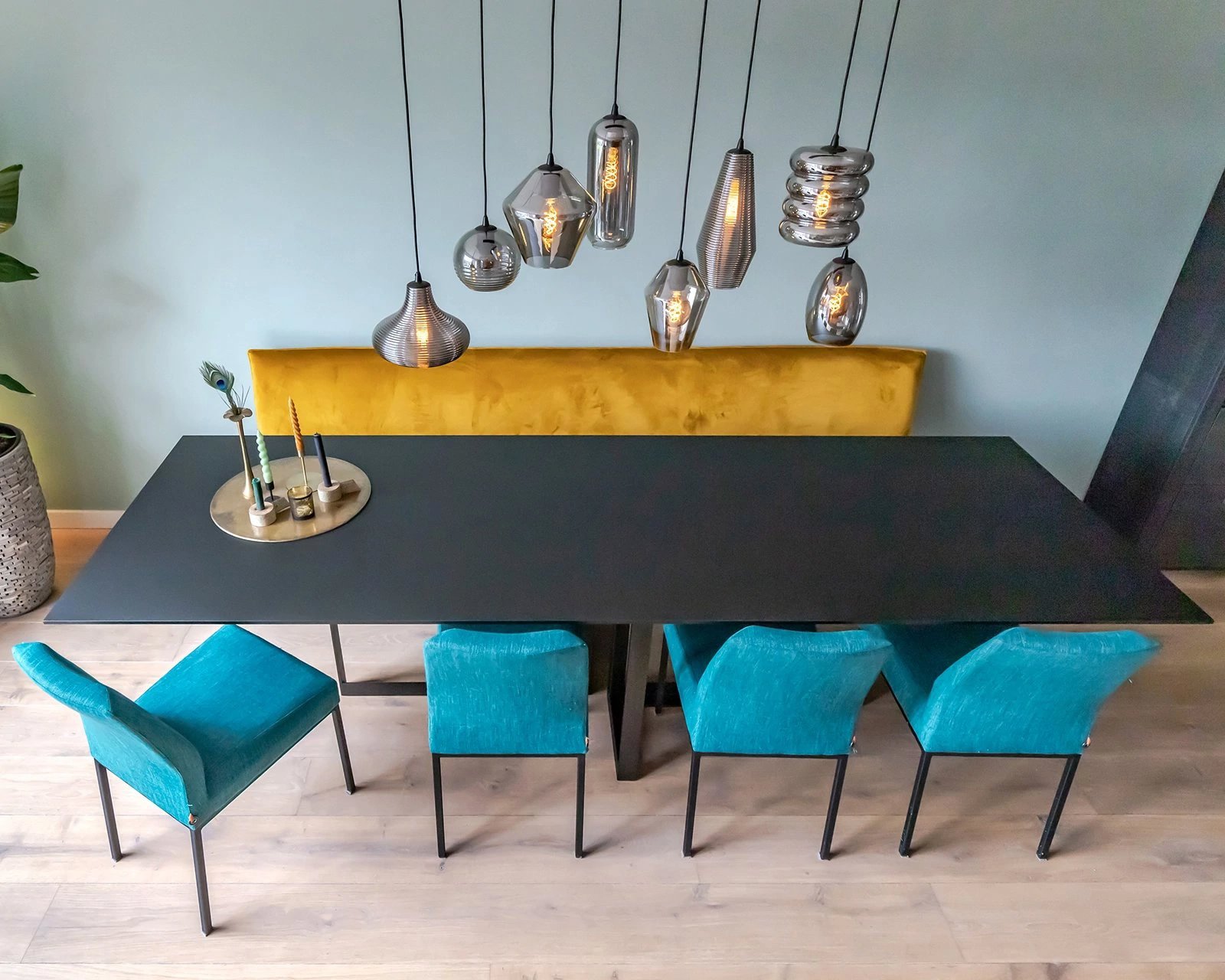 Materiaal: juke - gold 132. Rechthoekige Fenix eettafel meryl.