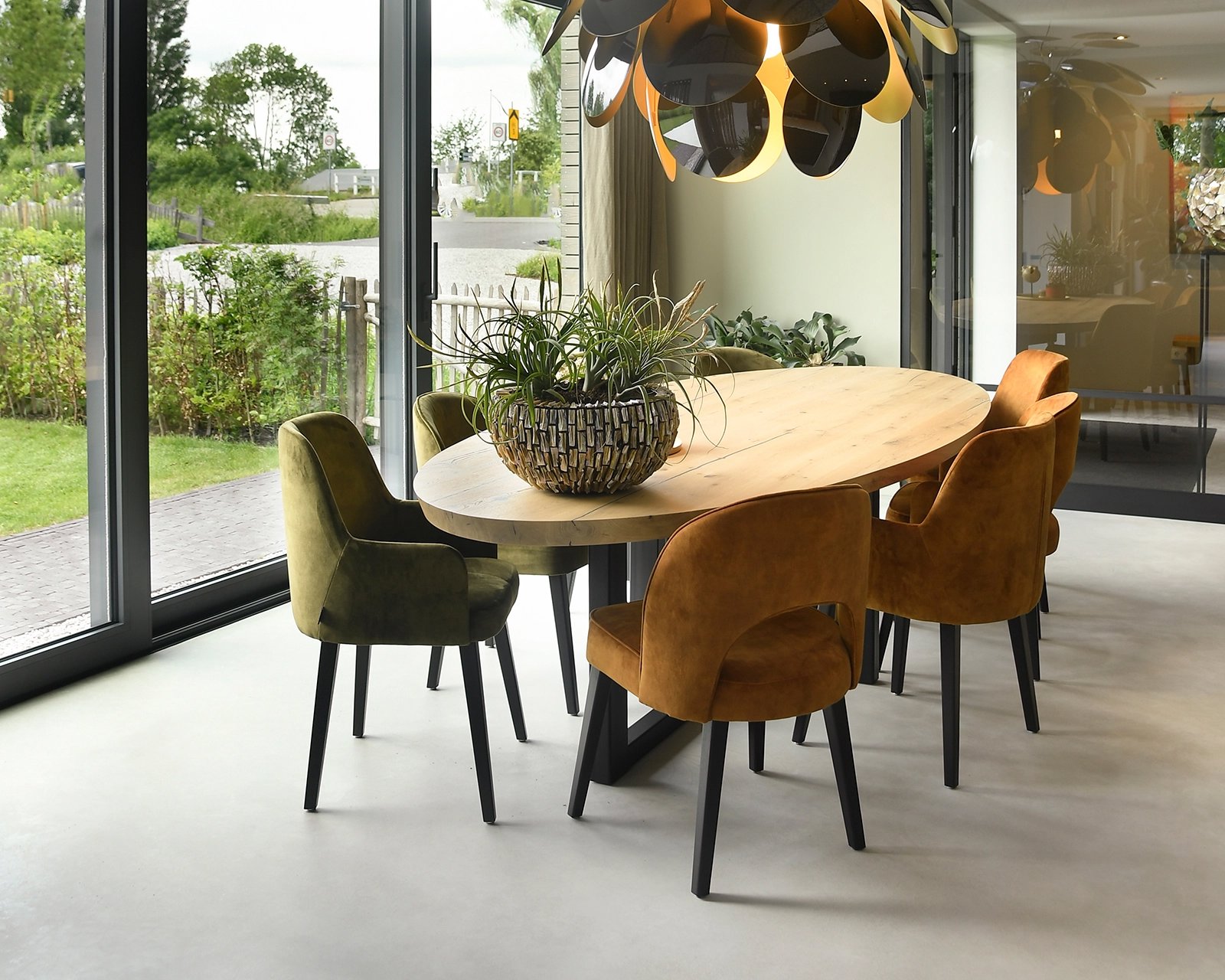 Ovale-eikenhouten-eettafel-Louise2