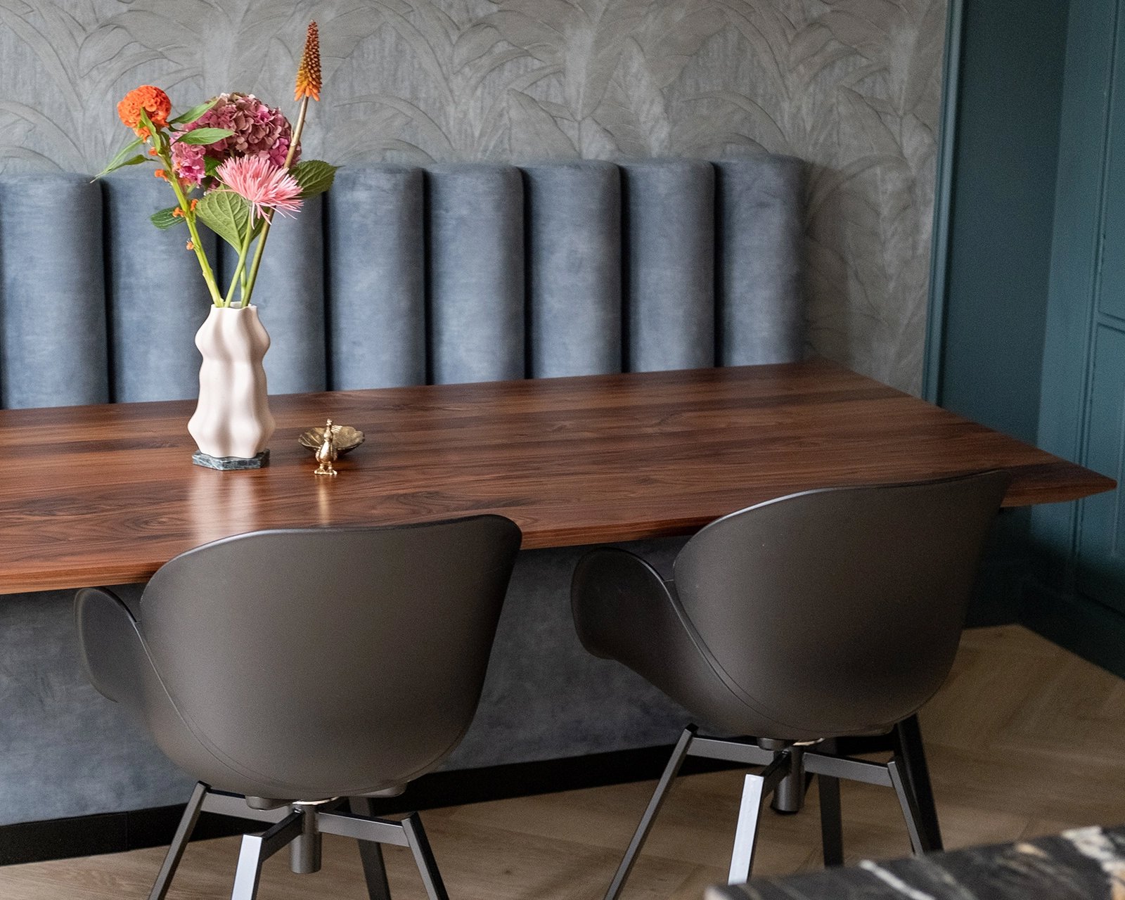 Rechthoekige_notenhouten_eettafel_lachaud10