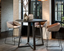 Ronde bartafels in diverse materialen met onze populaire Le pizou. 