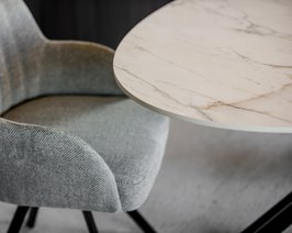 Golden white satin. Mila eetkamerstoel in Silent - 60.