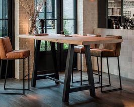 Bartafels in diverse materialen en kleuren met onze mooie A poot. 