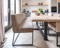  Le Mans eetkamerbank: cowboy stof - stone 809. Le Mans stoel: cowboy stof - stone 809. Brest stoel: cowboy stof - natural 200. Rechthoekige eiken houten eettafel Felix.