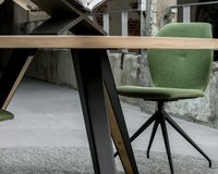 Ronde eettafel van eikenhout met een Savie onderstel zijaanzicht | Table du Sud