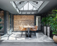 Materiaal: colorado L60 - cognac. Suar bartafel 200x90 cm met Ariane poot.