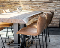 Materiaal: colorado L60 - cognac. Suar bartafel 200x90 cm met Ariane poot.