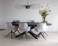 Ovale eikenhouten eettafel Gap. Mood #95 stoelen in juke - pearl.