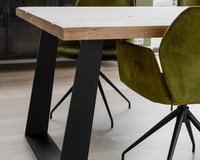 Boomstamtafel 8 graden, ultra matte lak. Mood #95 stoelen in genova - green.