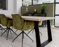 Boomstamtafel 8 graden, ultra matte lak. Mood #95 stoelen in genova - green.