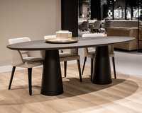 Ovale eikenhouten eettafel duo qone met Lena eetkamerstoelen.
