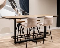 Bartafel Felix met Papi barstoelen.