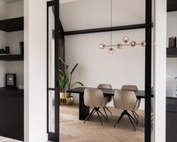 Bonqui eettafel met de Mood #95 eetkamerstoelen in Juke - khaki.