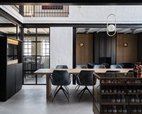 Bonqui eettafel, afmeting 350x90x5 cm in nieuw eiken - ultra matte lak met de Mood #95 eetkamerstoelen in genova - turqouise.