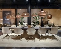 Ovale-eqone-met-tabledusudxmood-stoelen