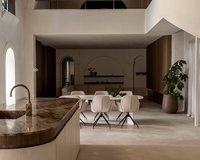 Deens-ovale-betonnen-tafel-conair-mood-stoelen