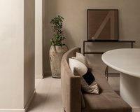 Ovale-betonnen-tafel-obbo-nesu-eetkamerbank