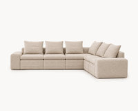Beige hoekbank Firenze met rechte lijnen en losse rugkussens op een witte achtergrond
