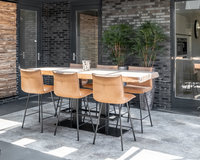 Materiaal: colorado L60 - cognac. Suar bartafel 200x90 cm met Ariane poot.