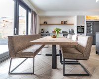  Le Mans eetkamerbank: cowboy stof - stone 809. Le Mans stoel: cowboy stof - stone 809. Brest stoel: cowboy stof - natural 200. Rechthoekige eiken houten eettafel Felix.