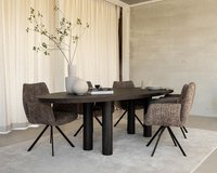 Kiezelvormige-pippa-met-decio-stoelen