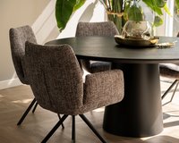Ronde-eikenhouten-eettafel-qone-decio-stoelen3