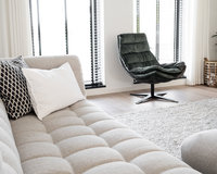 Materiaal: adore - hunter. Hampton bank in unit - sesame. Vloerkleed Sen.