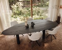 Kiezelvormige-eiken-tafel-pippa-Yanai2