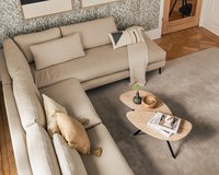 Kiezelvormige salontafel set Gabri en moderne bank Fox in Karoo - 01 zand.