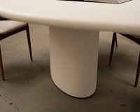 Betonnen-eettafel-Betram-met-Mula-stoelen-3---kopie