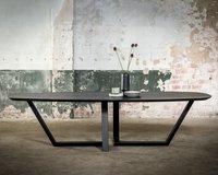 Ovale eettafel eikenhout zwart met onderstel Ella | Table du Sud