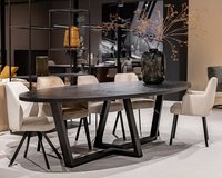 Ovale eettafel eikenhout zwart met onderstel Ella | Table du Sud