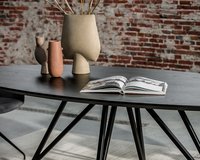 Ovale eettafel eikenhout zwart met onderstel Pomm | Table du Sud