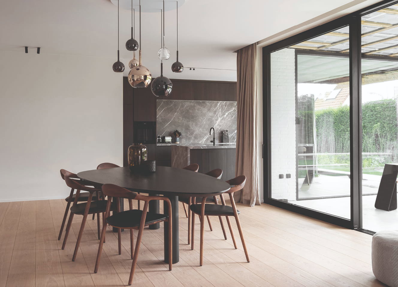 perfecte-maat-kiezelvormige-eettafel Perfecte maat van mijn kiezelvormige eettafel | Table du Sud