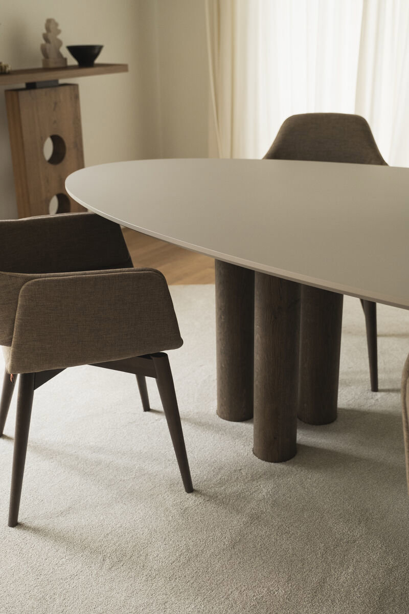 Fenix eettafel filippa van Table du Sud met een licht tafelblad