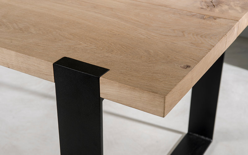 How to treat oak tables