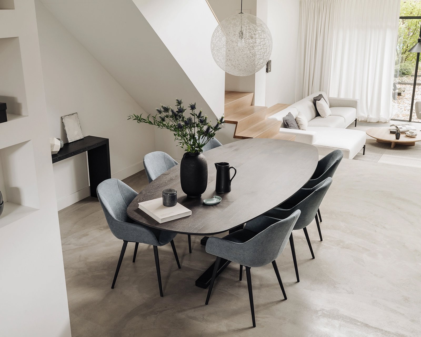 Deens-ovale-eettafel-Aron-Vertigo2